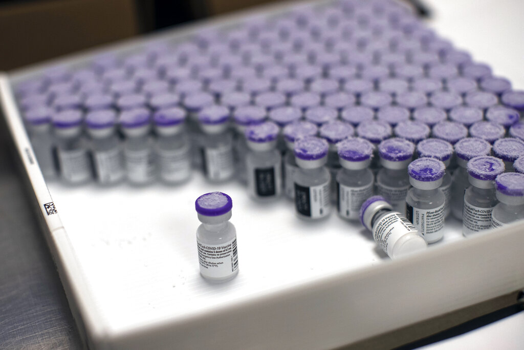 Las vacuna de Pfizer está aprobada en varias regiones del mundo. (AP)