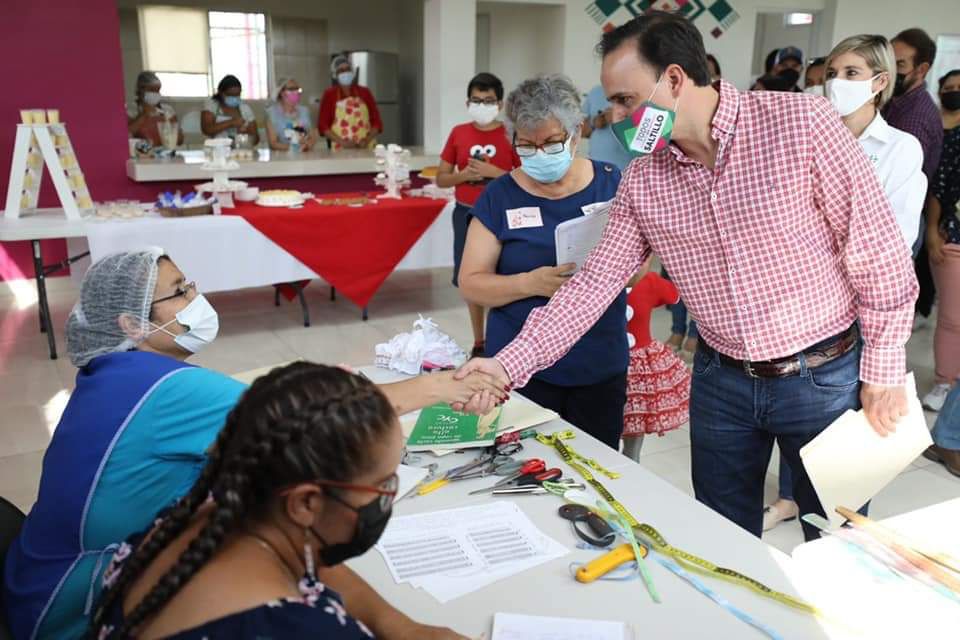 El alcalde supervisó los servicios de los centros en la colonia Mirasierra. (Especial)