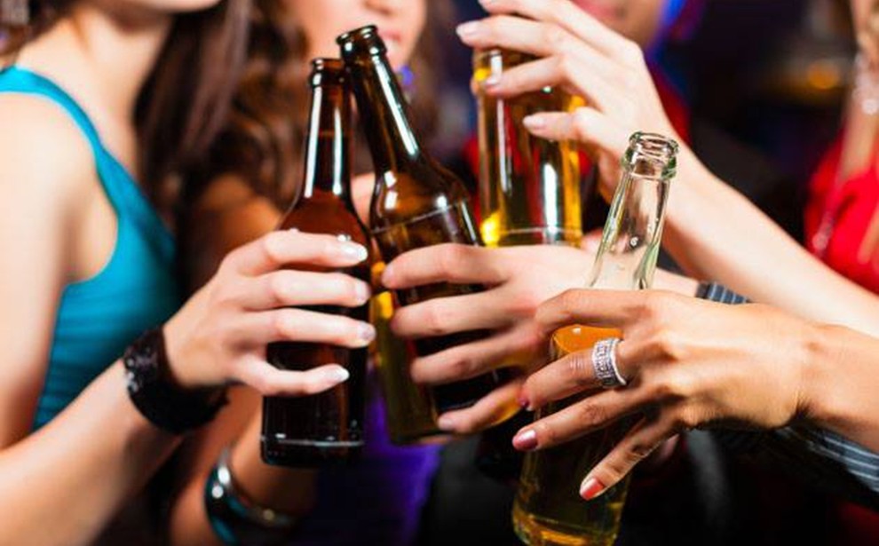 El alcoholismo es una enfermedad que es solamente un síntoma de un mal más profundo.