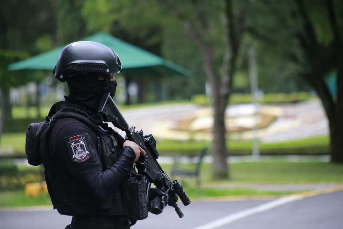 Policías estatales resguardan las instalaciones de la UDLAP | Andrés Lobato