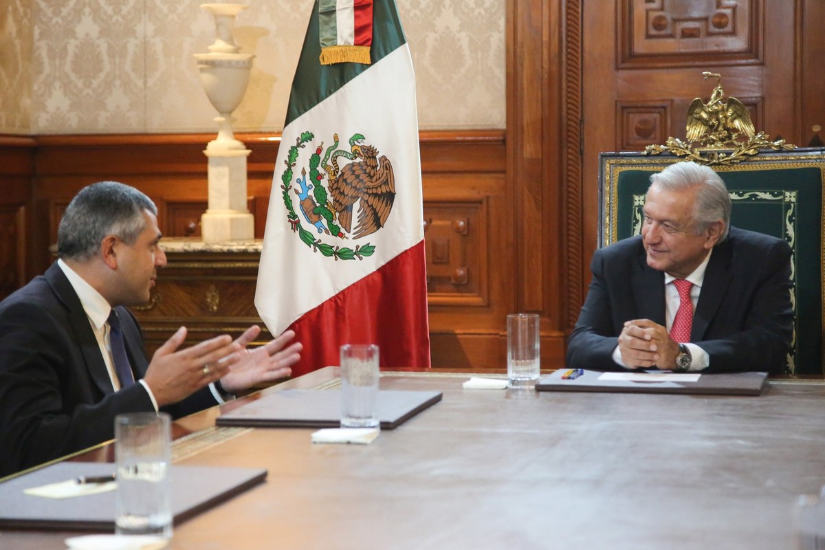 El presidente Andrés Manuel López Obrador en reunión con secretario de OMT. (Twitter)