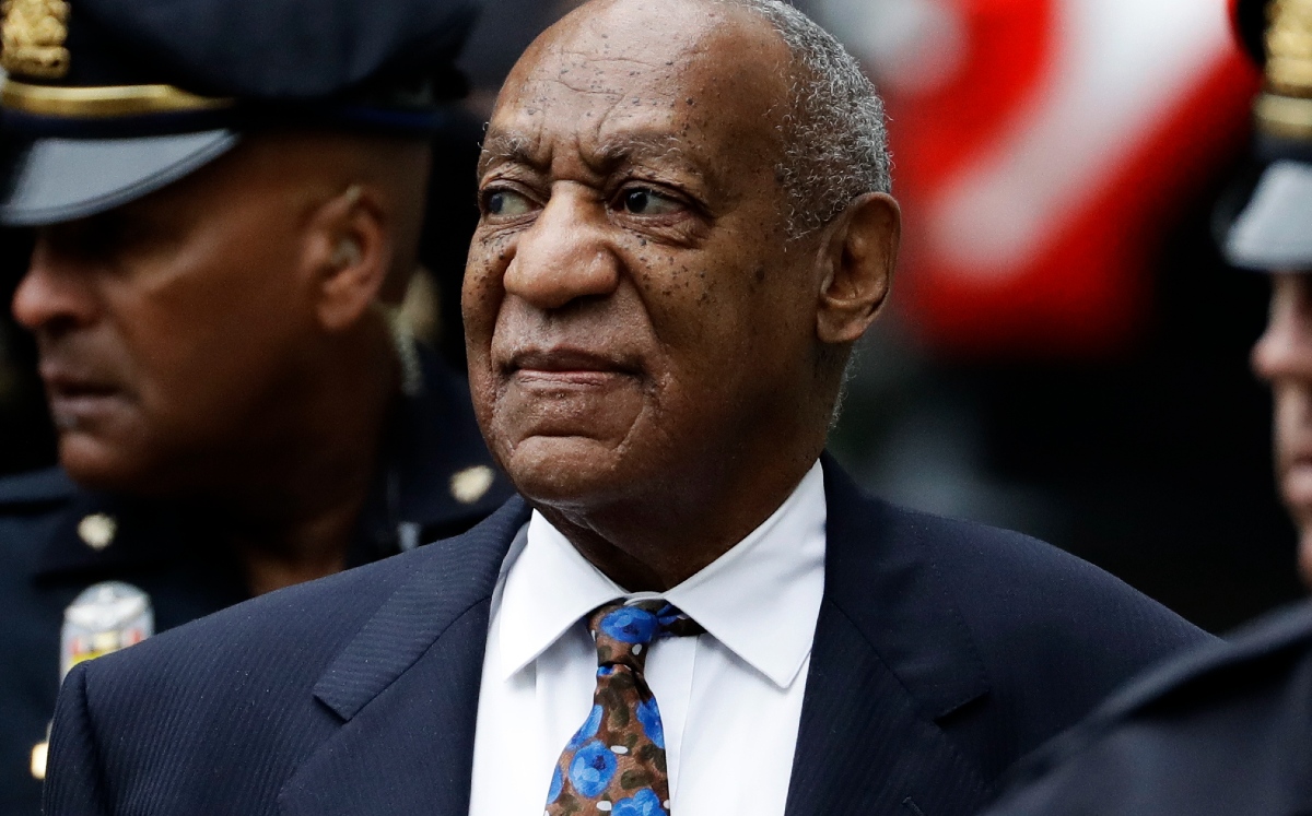 Bill Cosby sale de cárcel tras anular su sentencia (AP).
