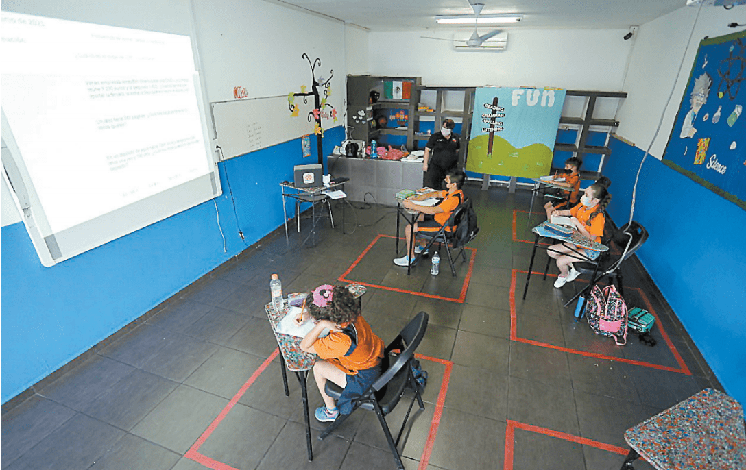 La distancia social y los grupos reducidos serán clave en el regreso de los estudiantes de nivel básico. Roberto Alanís
