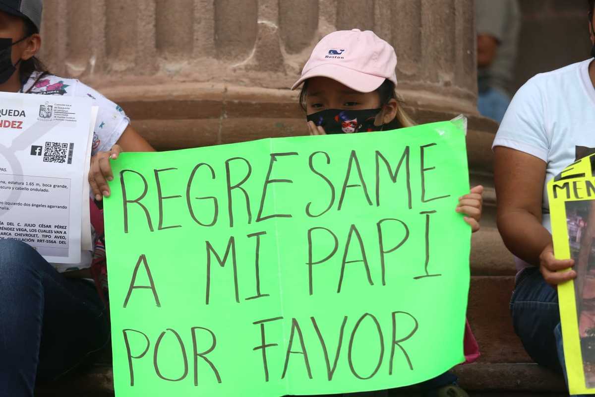 Los manifestantes se apostaron con pancartas para exigir a las autoridades de Nuevo León y Tamaulipas intensificar las investigaciones. Foto: Jorge Ló
