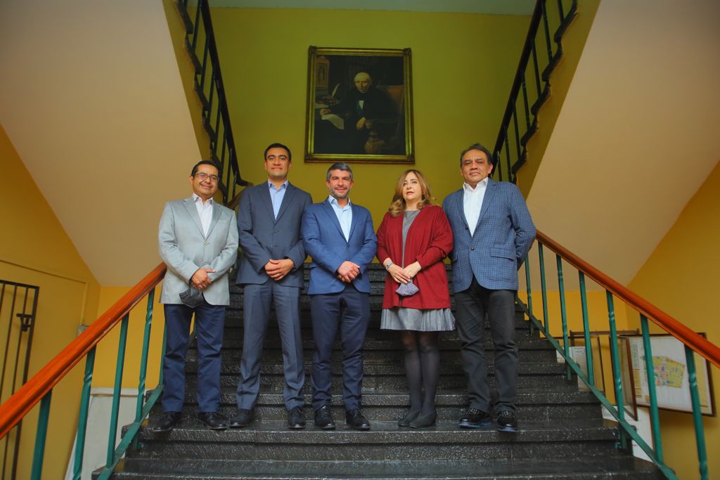 Mauricio tabe y su equipo para la comisión receptora. (Especial)
