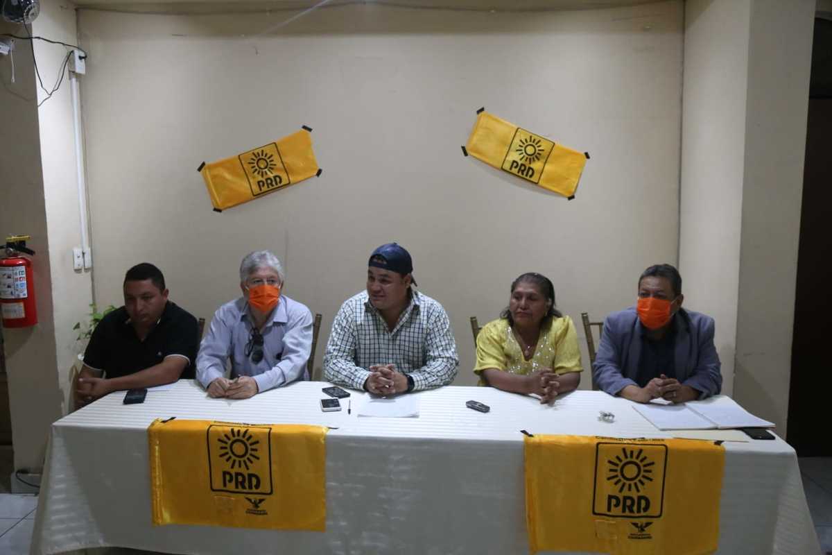 Militantes del PRD en Nuevo León se deslindan de impugnar elección. Foto: Jorge López.