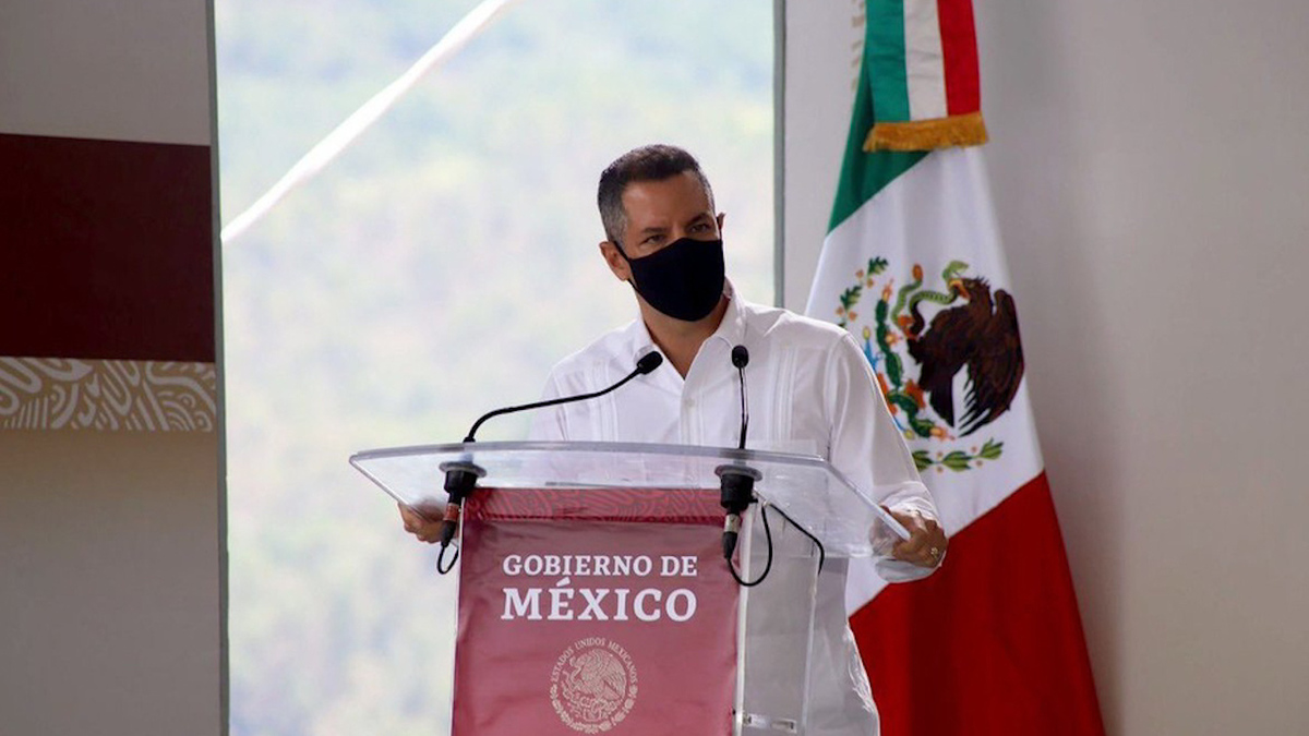 "En Oaxaca se hace política, no politiquería" Murat contra gobernador de Michoacán
