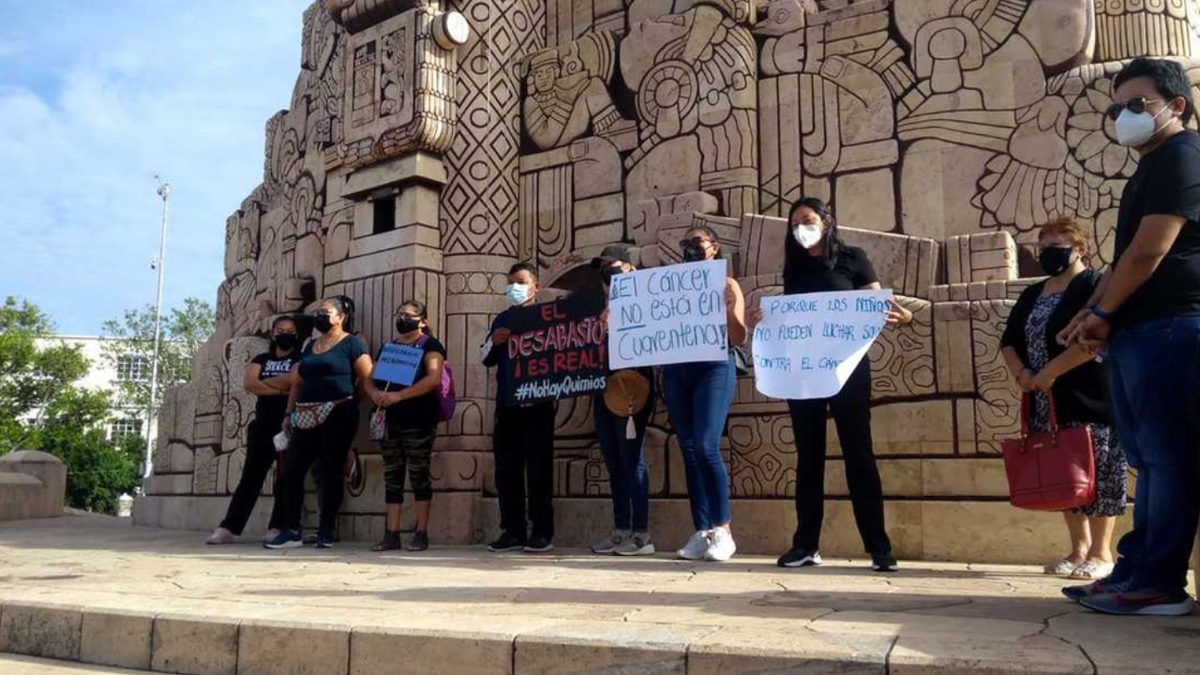 En Yucatán, padres de niños con cáncer protestan por desbasto