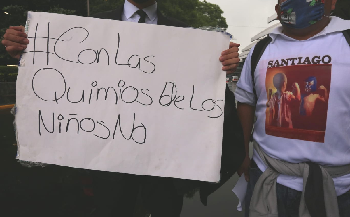 Ayer, decenas de personas bloquearon vialidades para exigir medicinas para el cáncer. (Javier Ríos)