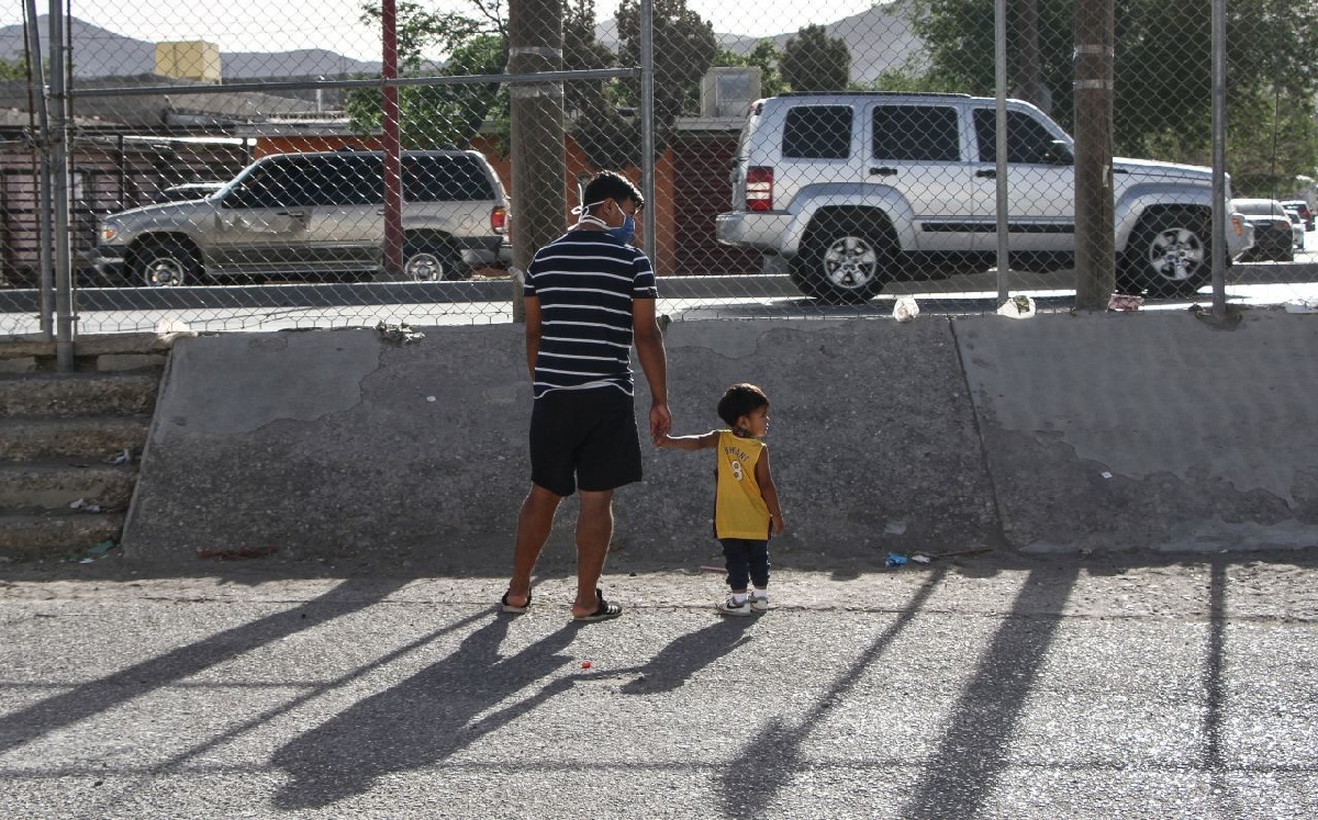 Migrantes centroamericanos permanecen en el albergue Kiki Romero en espera de ser repatriados. (Cuartoscuro)