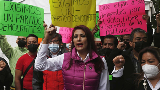 Militantes reforzarán plantón afuera del PRI