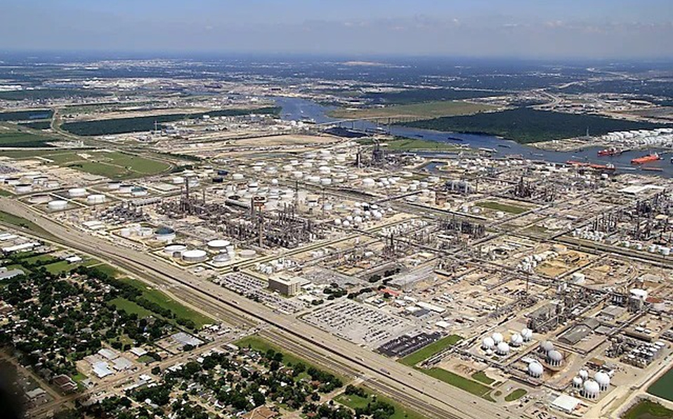 Congresista de EU pide frenar venta de refinería Deer Park a Pemex