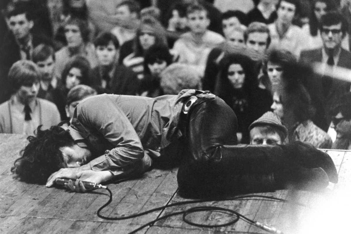 Le dedica un poema a Jim Morrison, “El Rey Lagarto”, que este sábado se conmemoran 50 años de su partida. Foto: Especial