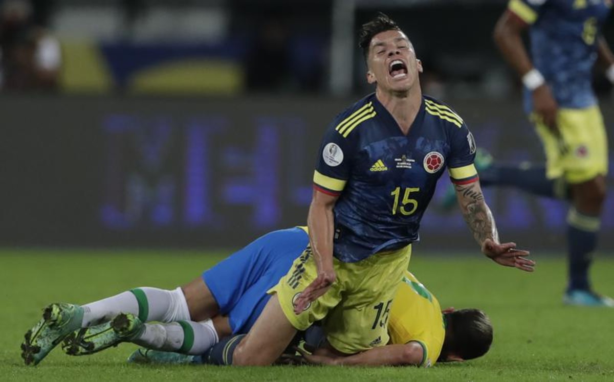 Matheus Uribe es baja con la selección de Colombia (AP)