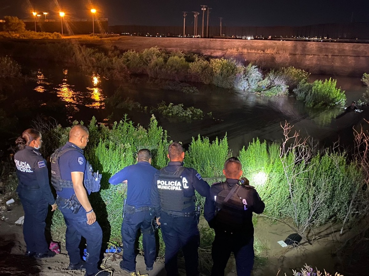 Rescatan a 30 migrantes en río Bravo