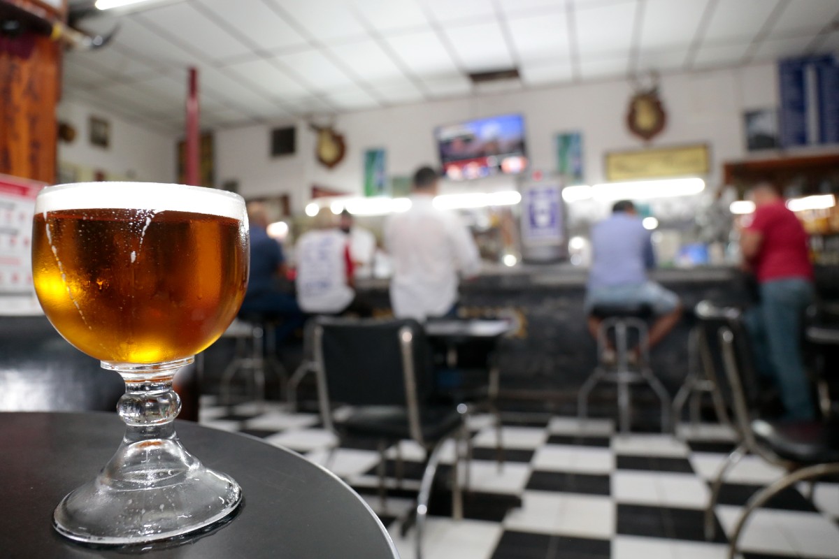 La cantina, refugio de las altas temperaturas. | Mauricio Román