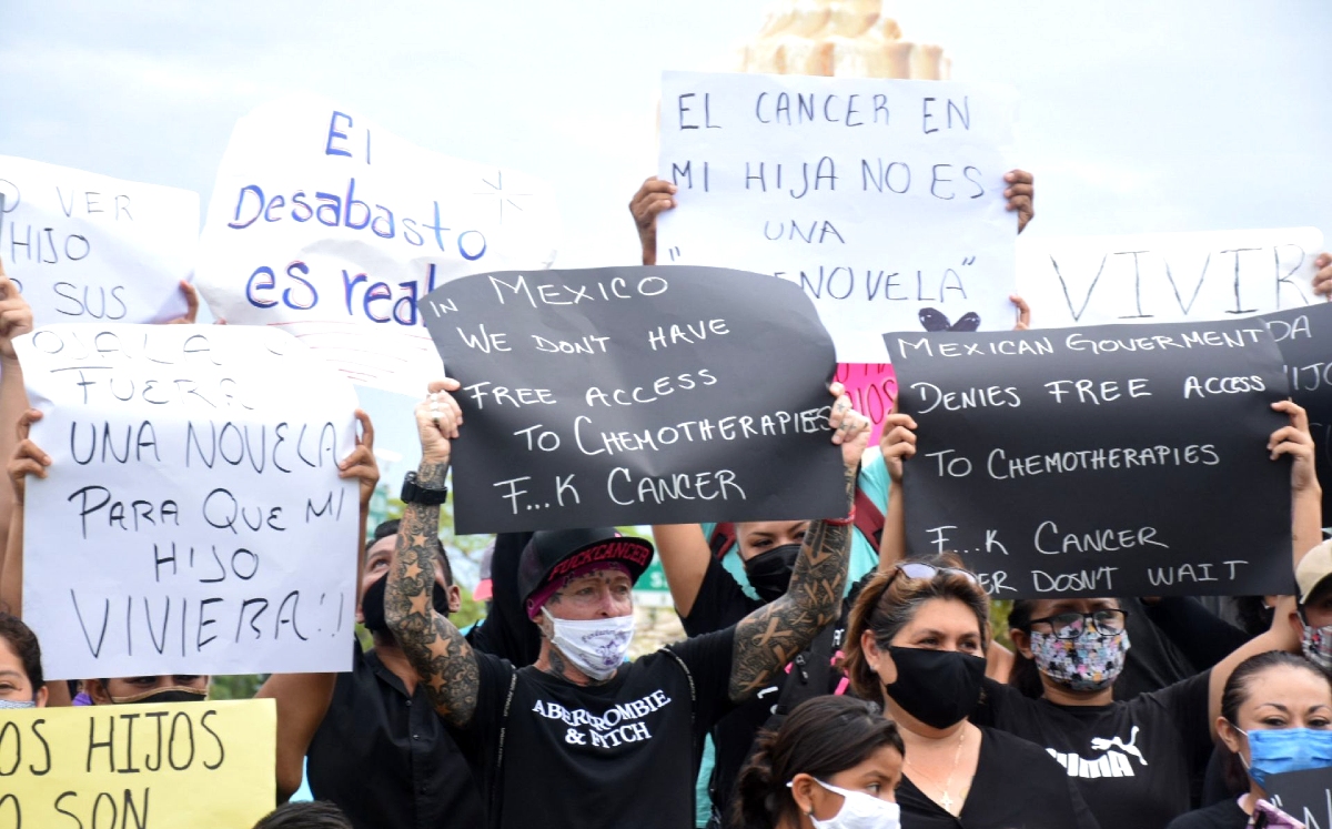Padres de niños con cáncer se han manifestado en múltiples estados para demandar el desabasto. (Cuartoscuro)
