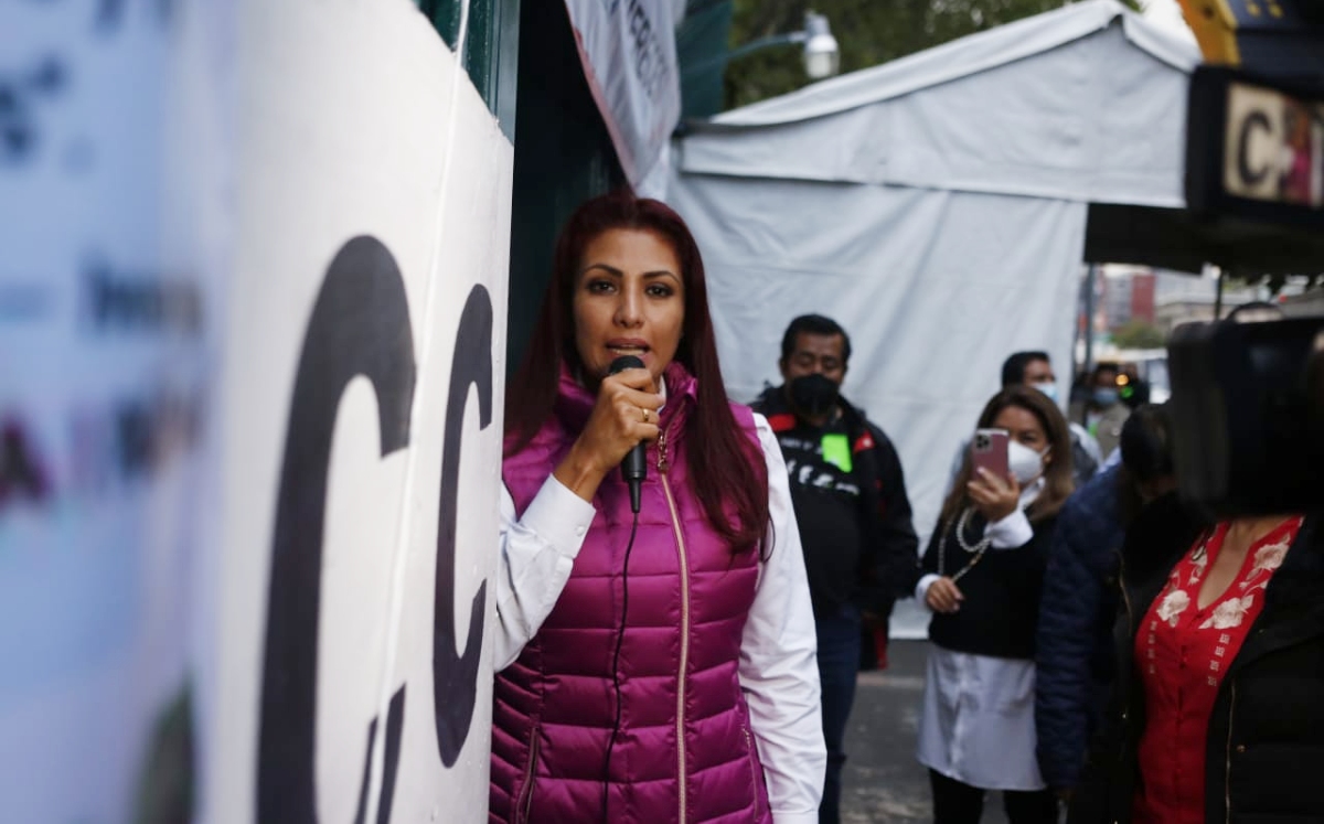 La priista Nallely Gutiérrez durante el plantón en la sede nacional del PRI. (Ariana Pérez)