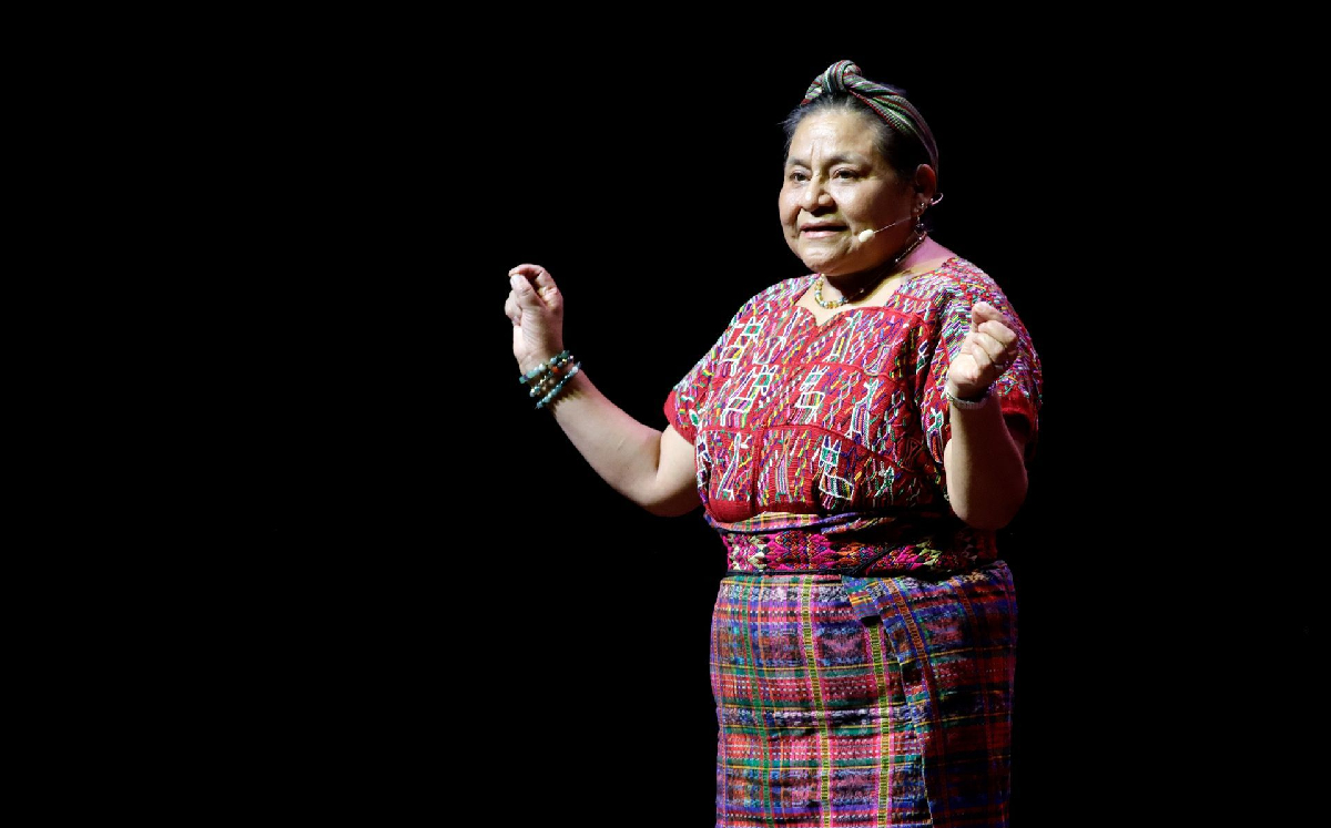 Rigoberta Menchú, ganadora del Premio Nobel, en una conferencia. (Cuartoscuro)