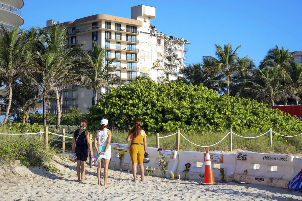 El edificio de Surfside, en Miami, será demolido este domingo. (AP)
