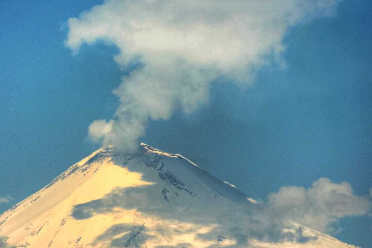 Presenta el volcán Popocatépetl 89 exhalaciones y un sismo | Andrés Lobato