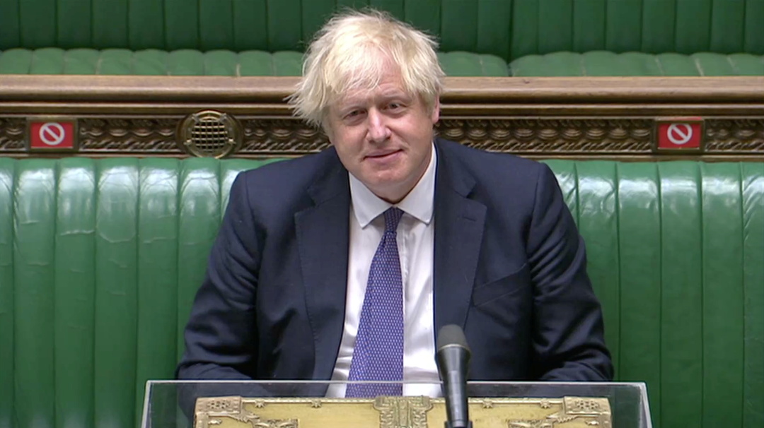 Boris Johnson apuesta a que el programa de vacunación disminuya las casos de coronavirus.| Reuters.