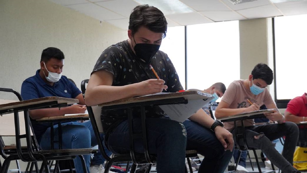 En la modalidad presencial, la universidad contó con el registro de 597 jóvenes. (cortesía)