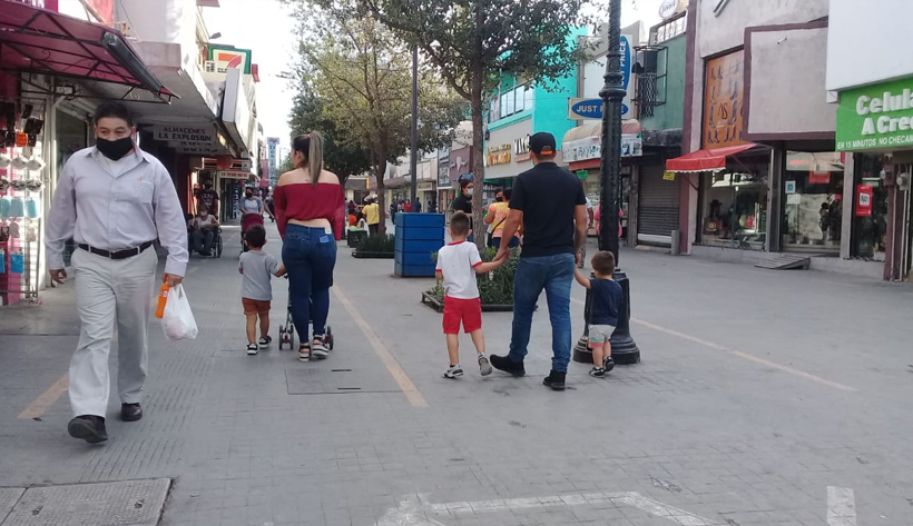 Negocios en la peatonal Hidalgo en Reynosa, Tamaulipas.