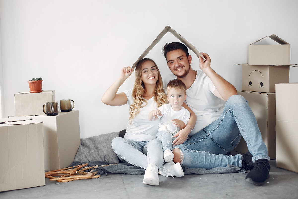 Teniendo una mejor convivencia familiar, los menores se sentirán más seguros. (freepik.es)
