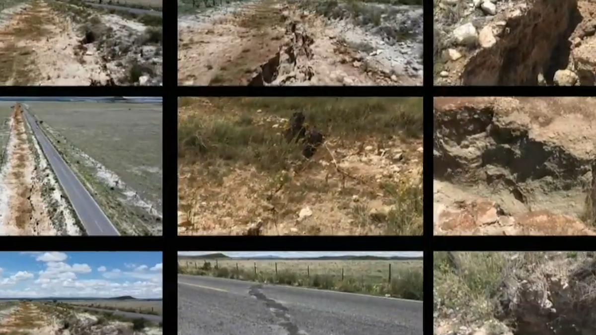 Se abre enorme grieta a un costado de carretera en Zacatecas