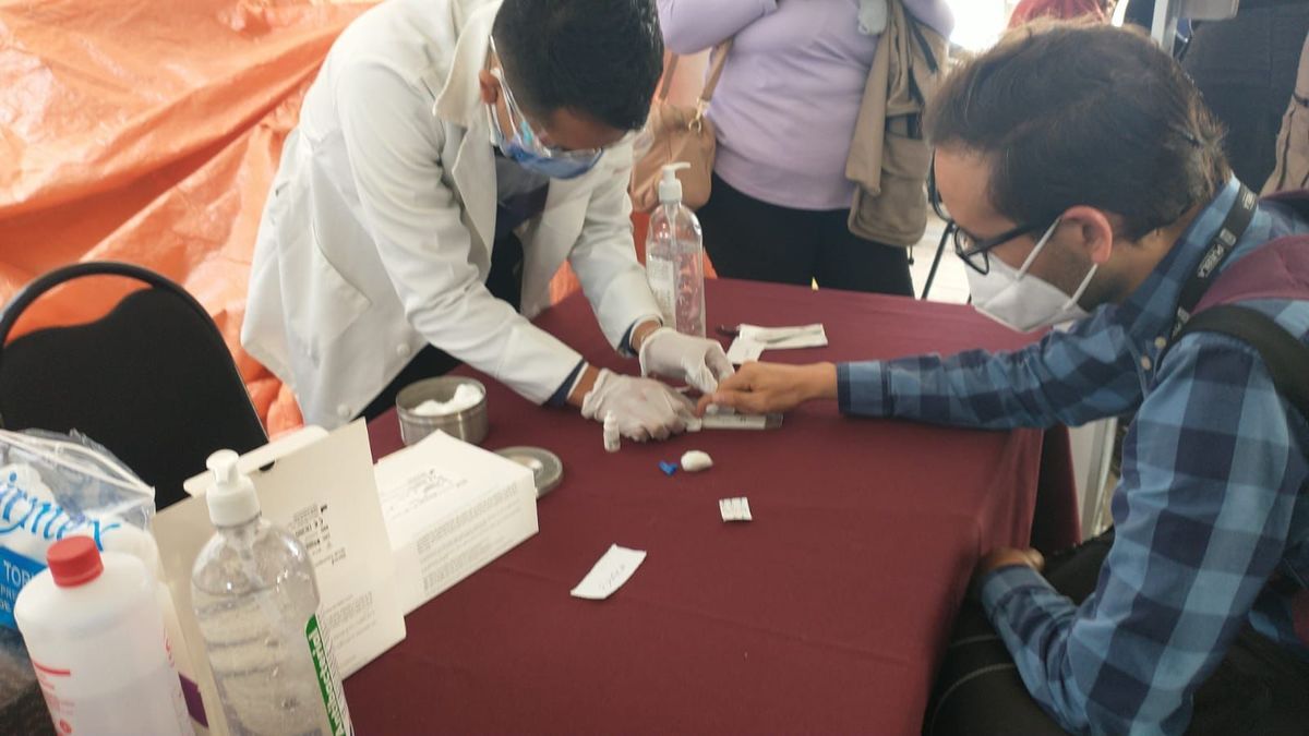 Acceso con medidas sanitarias al Congreso de Puebla. (Elvia García)