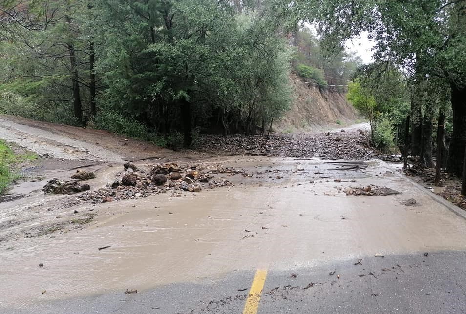 Las fuertes lluvias que se presentaron en las últimas horas provocaron un deslave en la comunidad de La Pinalosa. | Especial