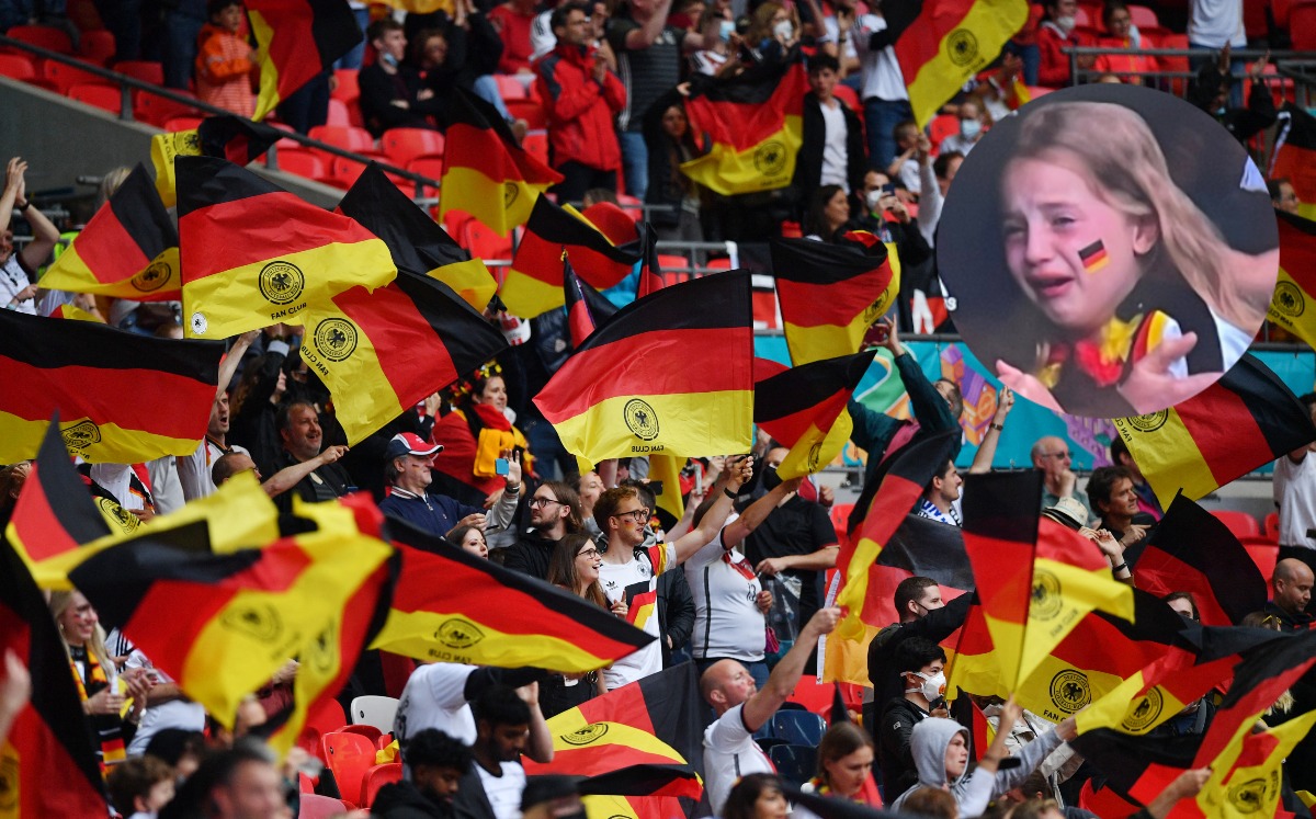 Niña alemana llora tras la eliminación de Alemania en la Eurocopa (AFP)