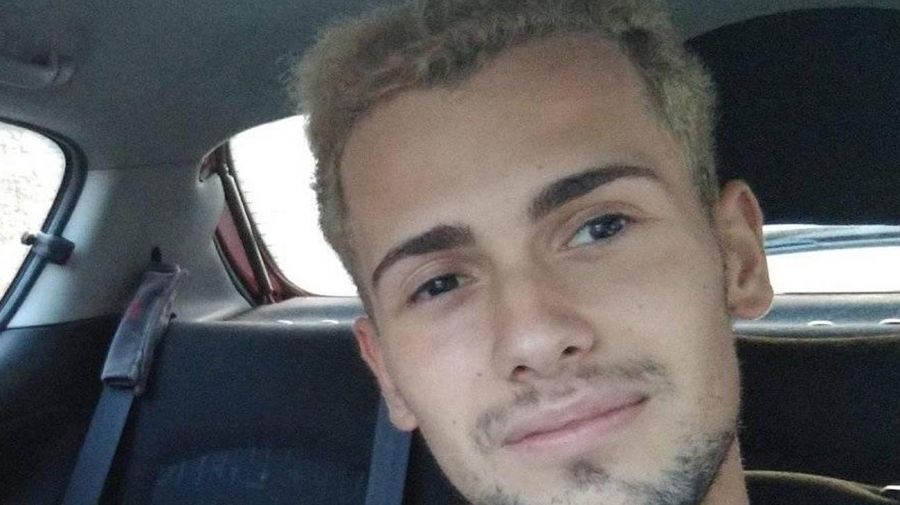 Samuel Luiz Muñiz fue atacado tras salir en un antro junto con una amiga en La Coruña, España. | Redes sociales