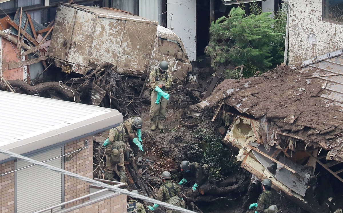 Siguen las labores de rescate en Japón. (AFP)