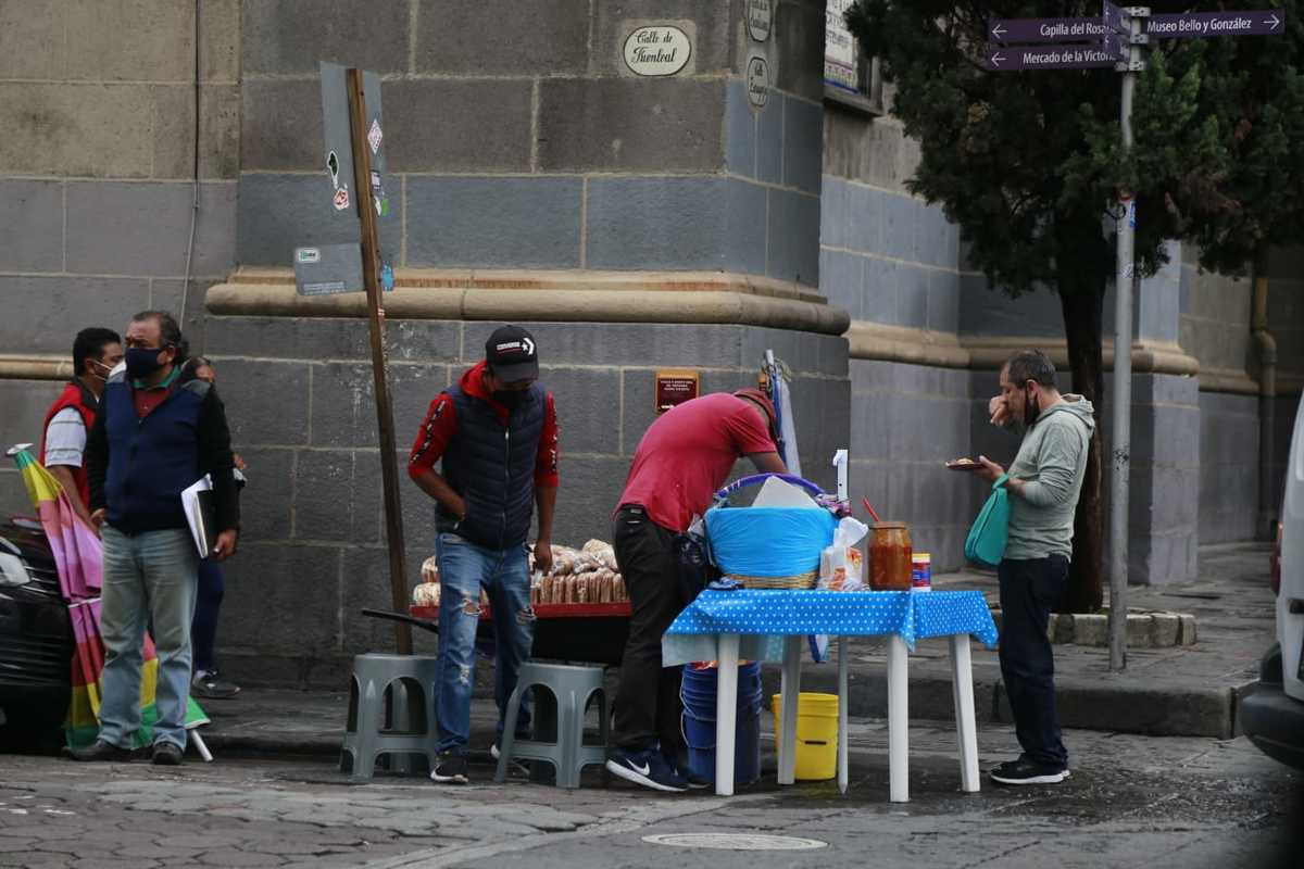Ambulantes en Centro Histórico. (Andrés Lobato)