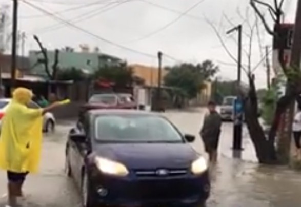 Desvían tráfico para evitar inundaciones. (Telediario Reynosa)