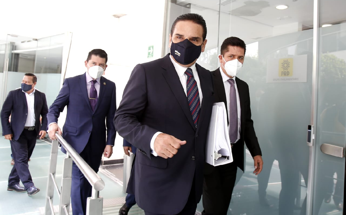 El gobernador de Michoacán a su llegada al Senado de la República. (Ariana Pérez)