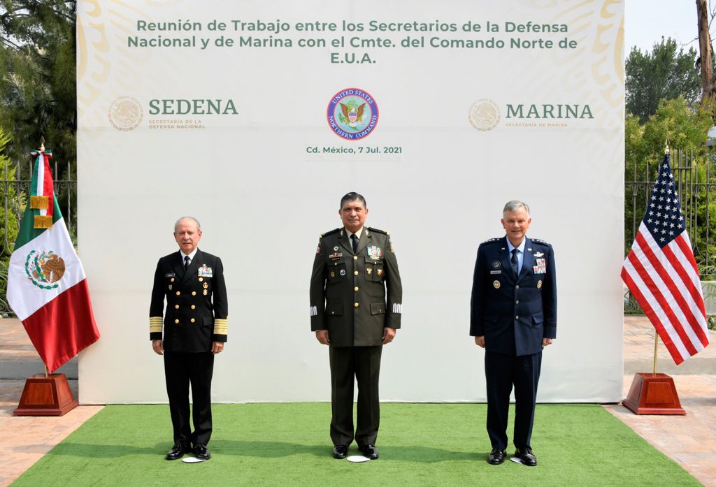 Los funcionarios se reunieron con el mando estadunidense.