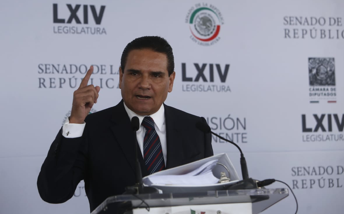 Tras su reunión en el Senado, el gobernador ofreció una conferencia de prensa. (Ariana Pérez)
