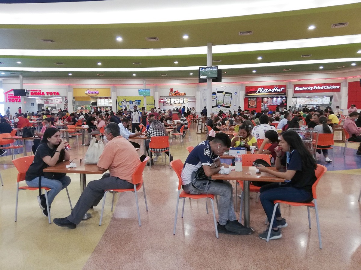 Coronavirus Nuevo León: reducen horarios y aforos en establecimientos. Foto: Leonel Rocha