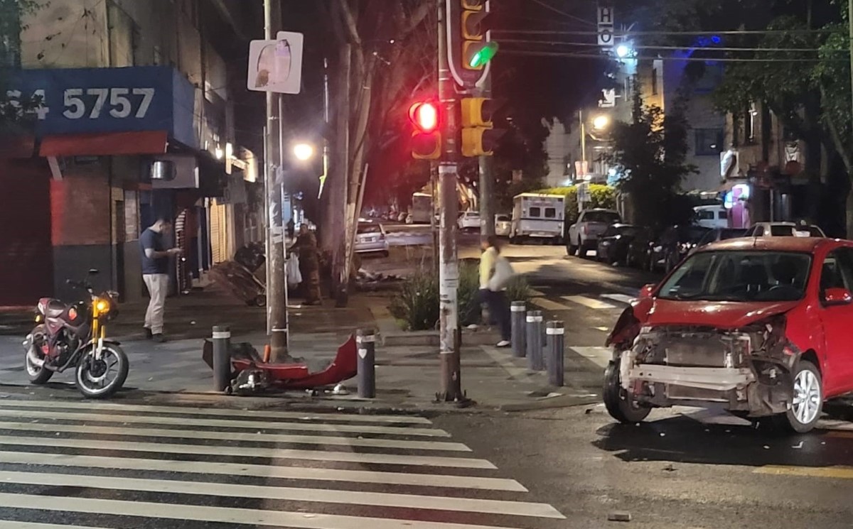 El accidente ocurrió en el cruce de Campeche e Insurgentes, en la colonia Roma. | Ramón Ramírez