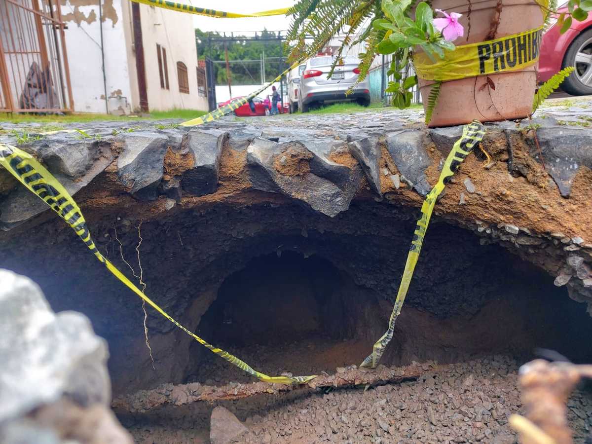 Socavón pone en riesgo a 20 familias en Zapopan (Rosario Álvarez)