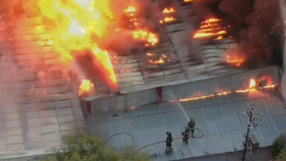 Vecinos aseguran que incendio en bodega fue por cortocircuito