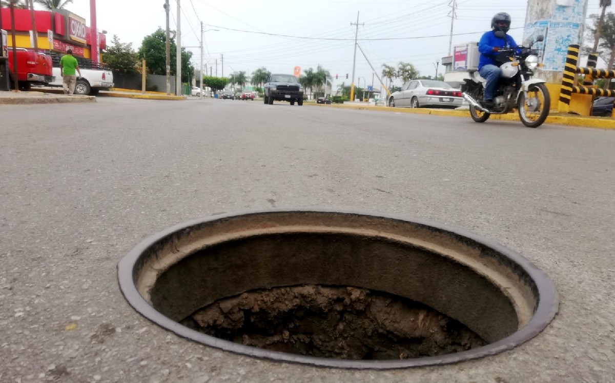 Alcantarilla destapada. (Sergio Sánchez)