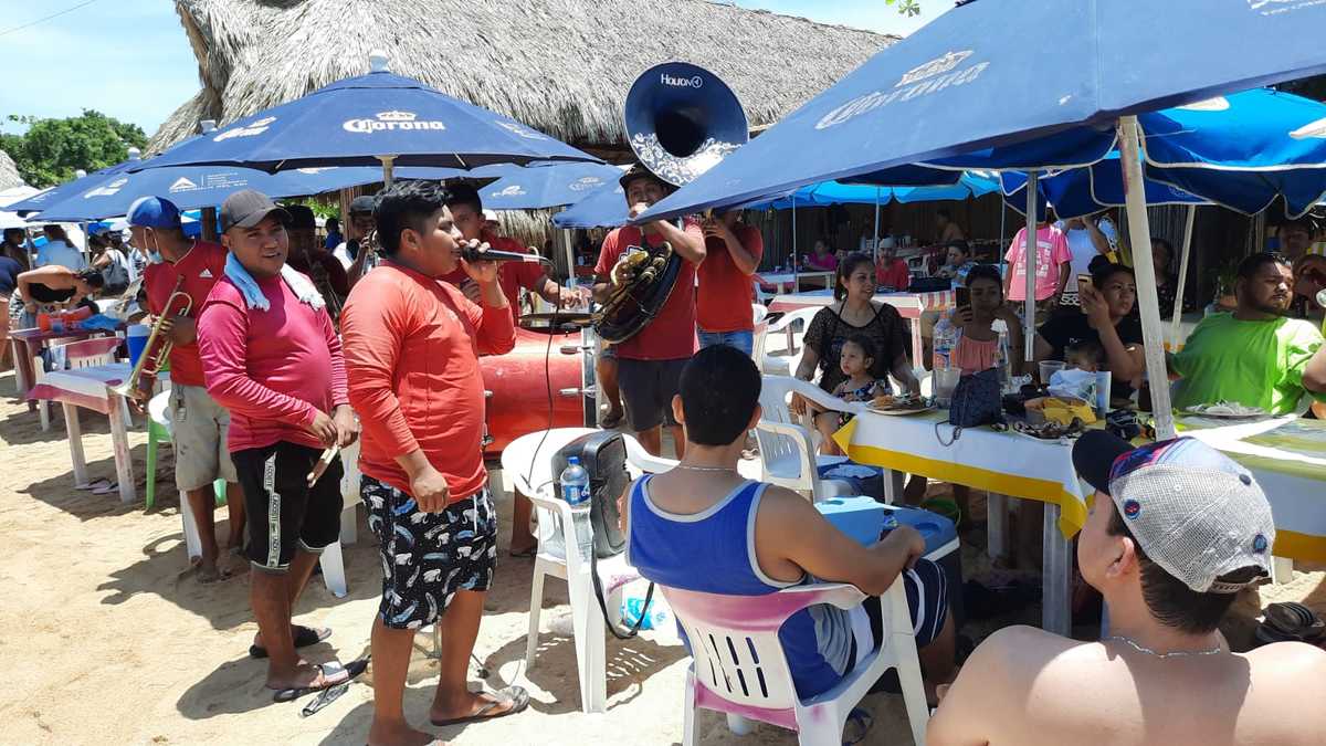 Analizan en Acapulco cambiar semáforo ante casos de covid; arranca operativo vacacional. (Javier Trujillo).