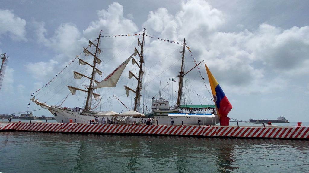 Buque "Gloria" en crucero de entrenamiento