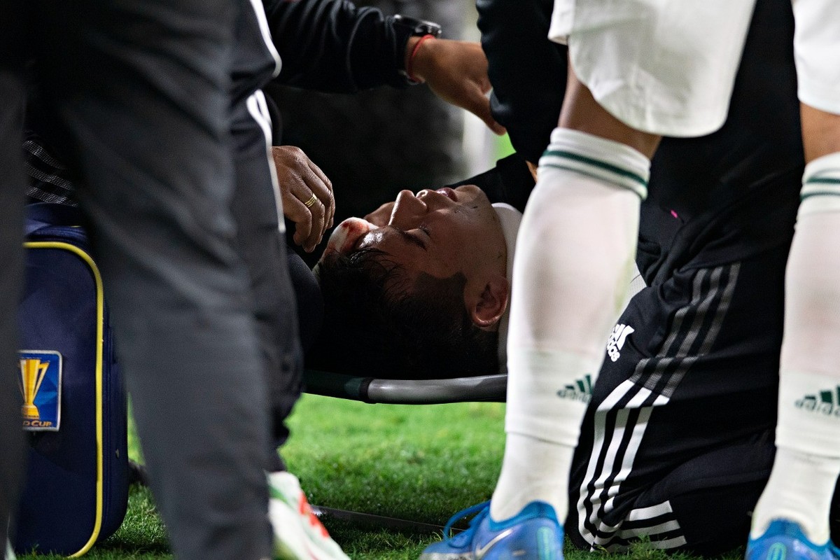 Hirving Lozano inconsciente (Imago7)