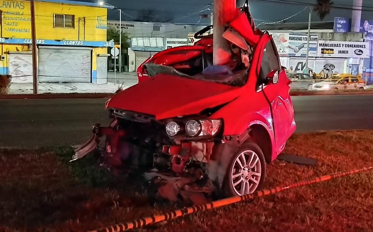Muere mujer al chocar en su vehículo  en la avenida Miguel Alemán. Foto: Israel Santacruz