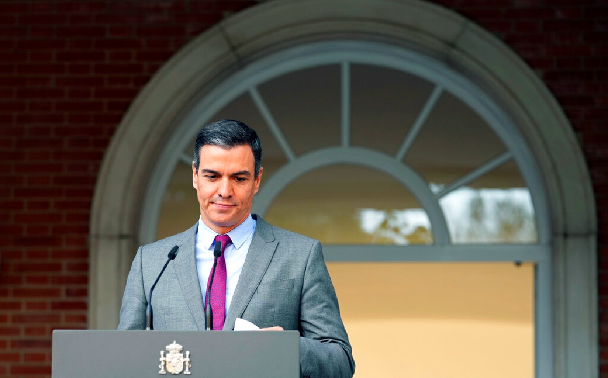 El presidente de España, Pedro Sánchez, durante una rueda de prensa en Madrid. (AP)